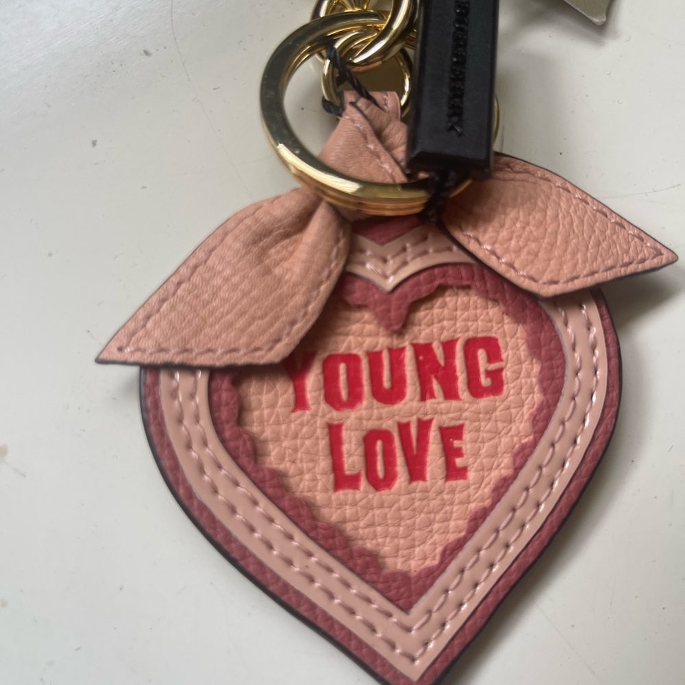 Burberry heart keychain - Picture 5 of 5